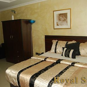 Jonaith Hotel And Suites